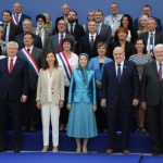 مریم رجوی در میان جمعی از بولشویکهای رادیکان